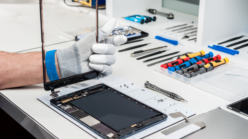 Réparation tablette et smartphone en atelier à Jodoigne – technicien GetFix et outils professionnels